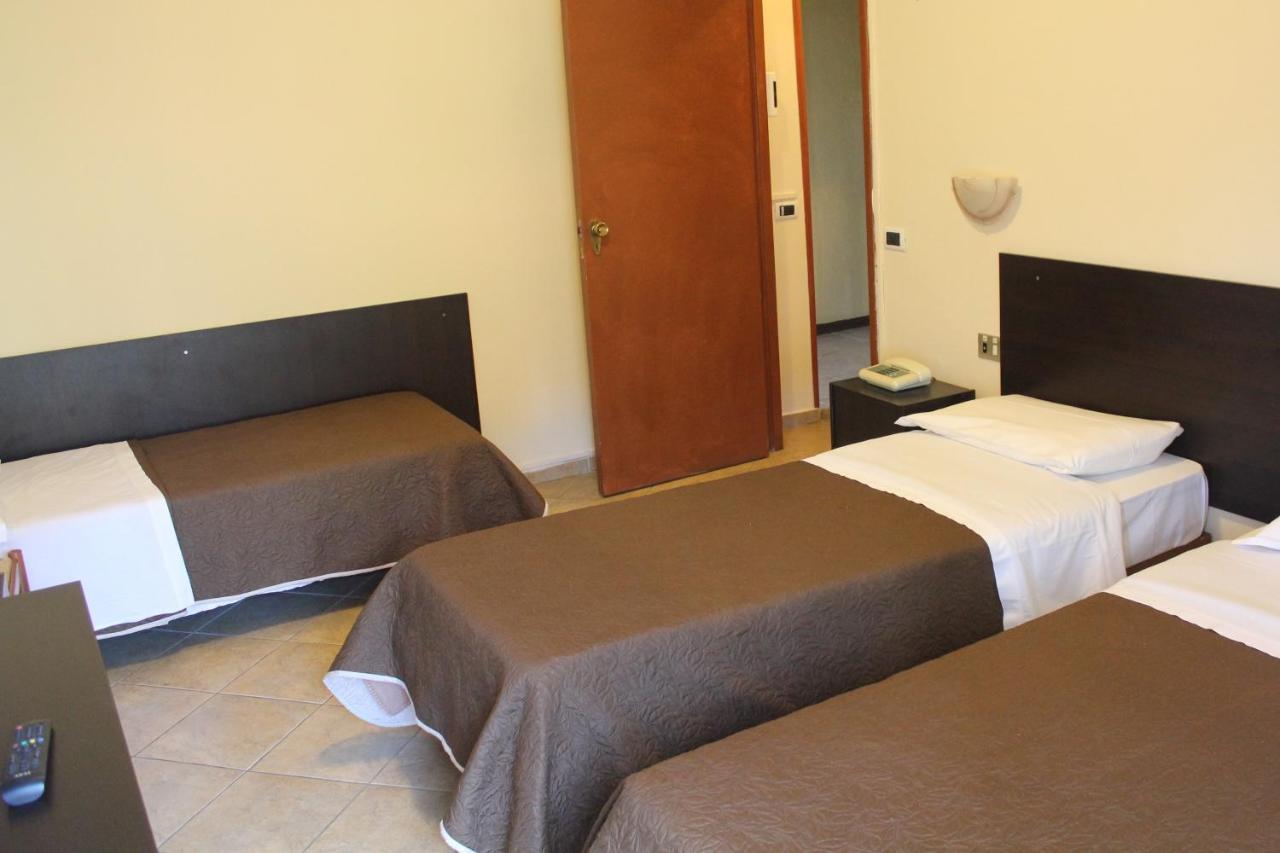 Hotel 106 Sellia Marina Extérieur photo