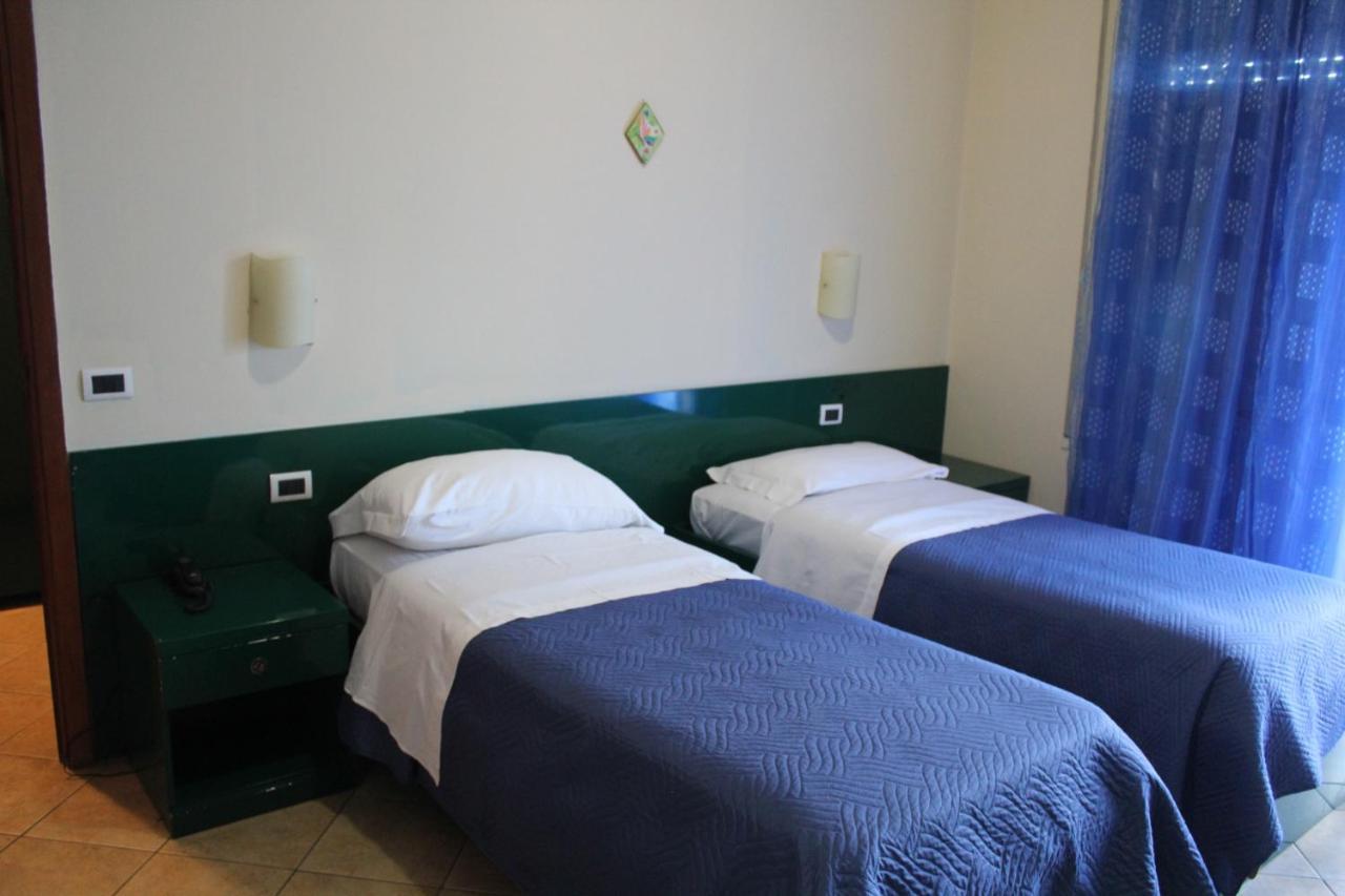 Hotel 106 Sellia Marina Extérieur photo