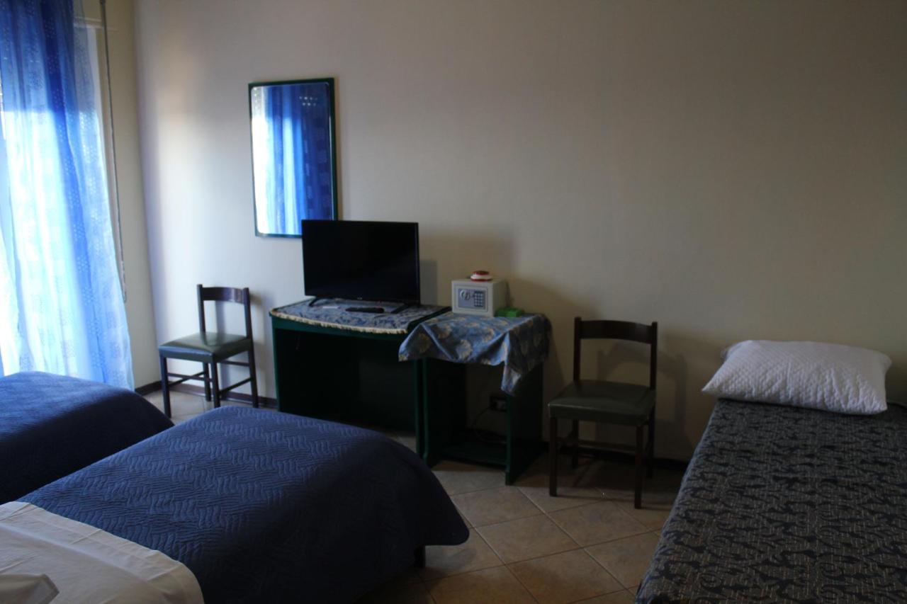 Hotel 106 Sellia Marina Extérieur photo